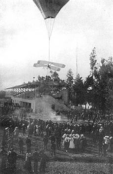 Glider being lifted by hot smoke balloon, 1905